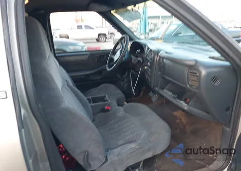 2000 Chevrolet S-10 Ls from USA, damaged, VIN 1GCCS1444Y8107057